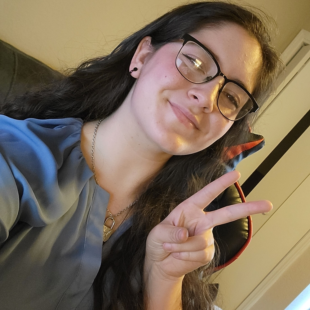 Meet your Posher, Alexis